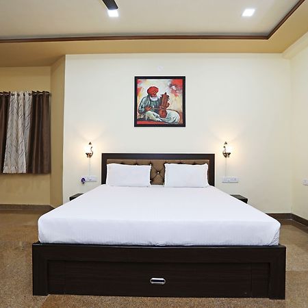 Oyo 9428 Hill View Room Goverdhan Vilas Udaipur Buitenkant foto