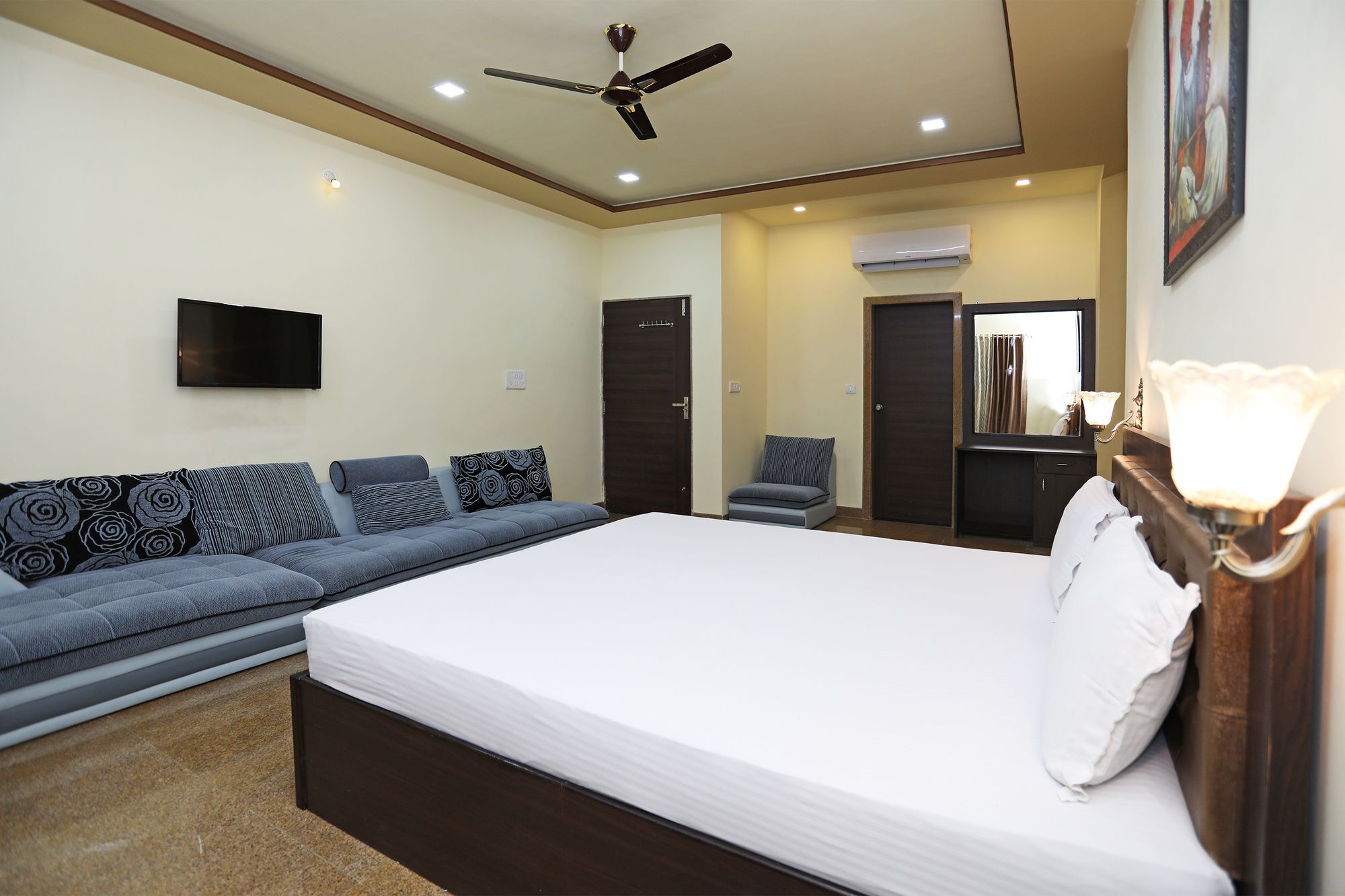 Oyo 9428 Hill View Room Goverdhan Vilas Udaipur Buitenkant foto