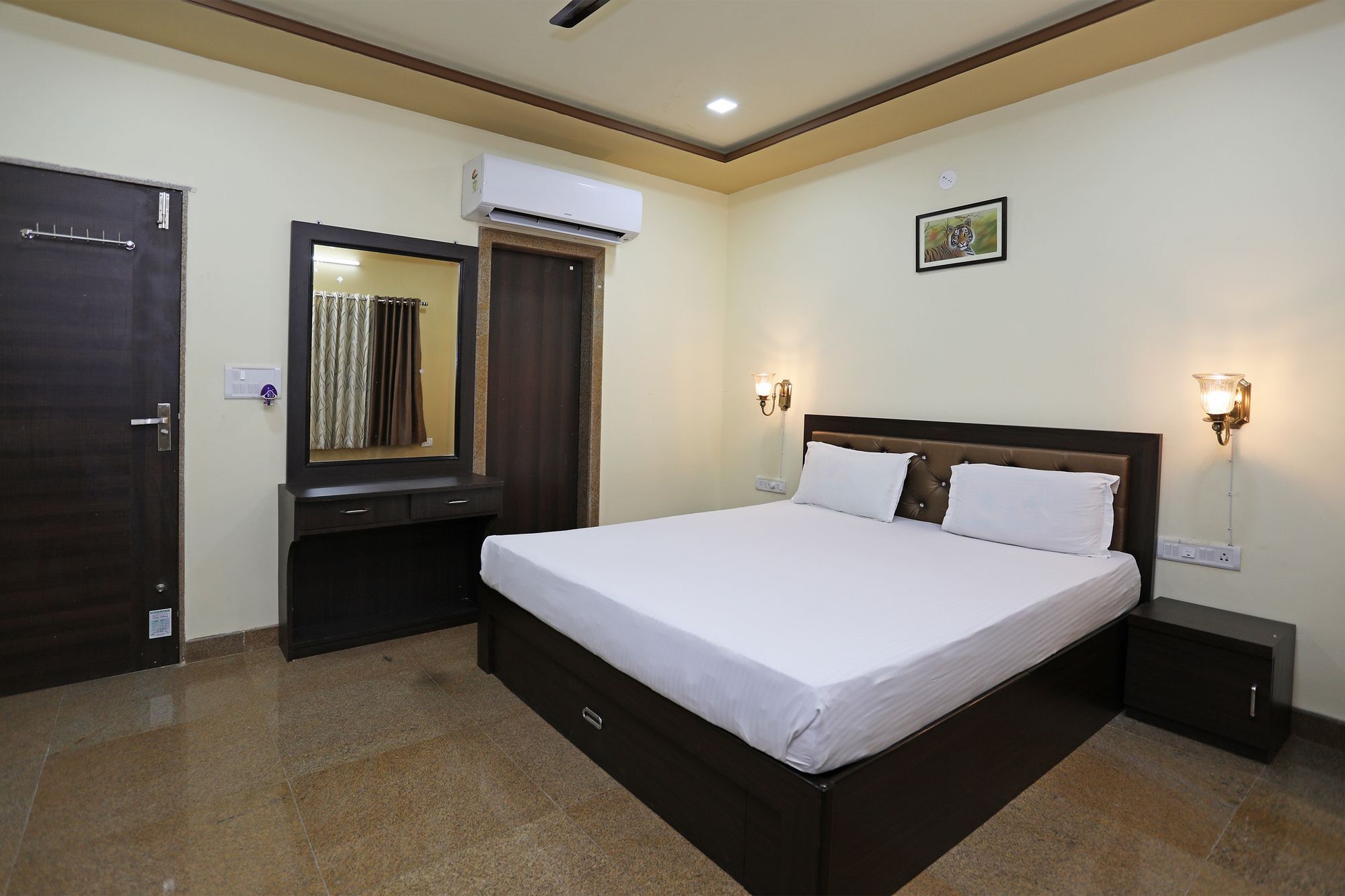 Oyo 9428 Hill View Room Goverdhan Vilas Udaipur Buitenkant foto