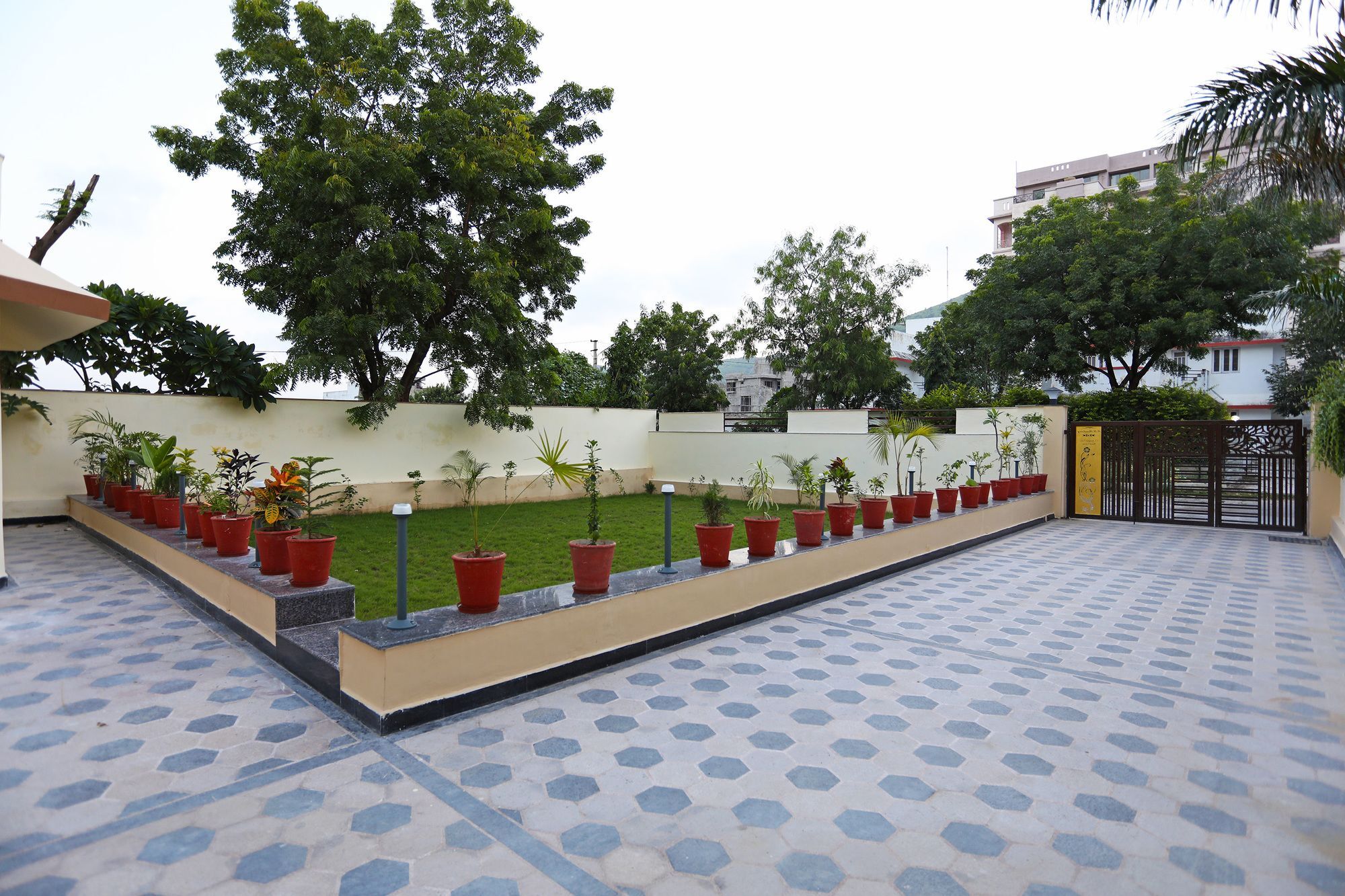 Oyo 9428 Hill View Room Goverdhan Vilas Udaipur Buitenkant foto