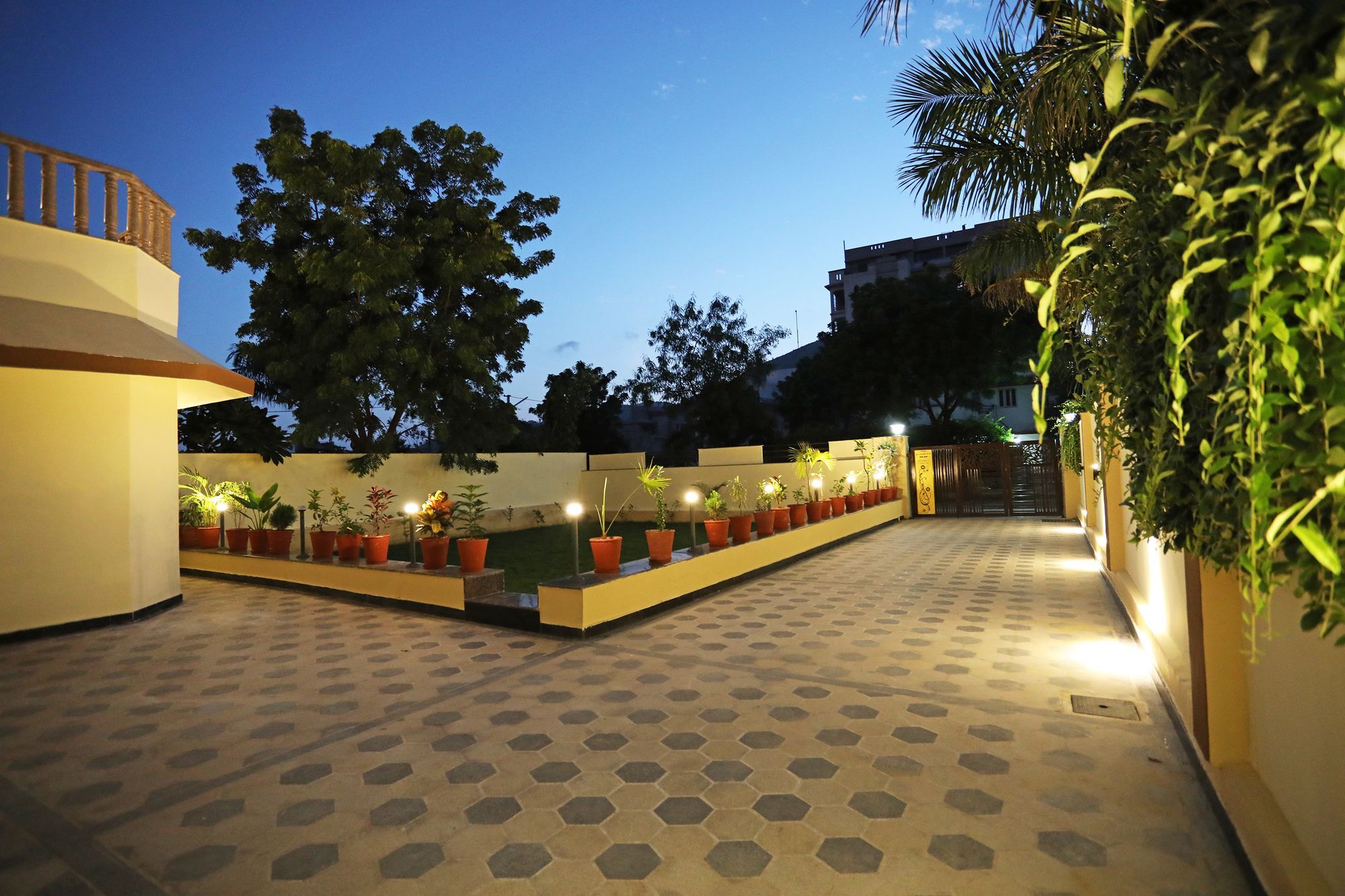 Oyo 9428 Hill View Room Goverdhan Vilas Udaipur Buitenkant foto