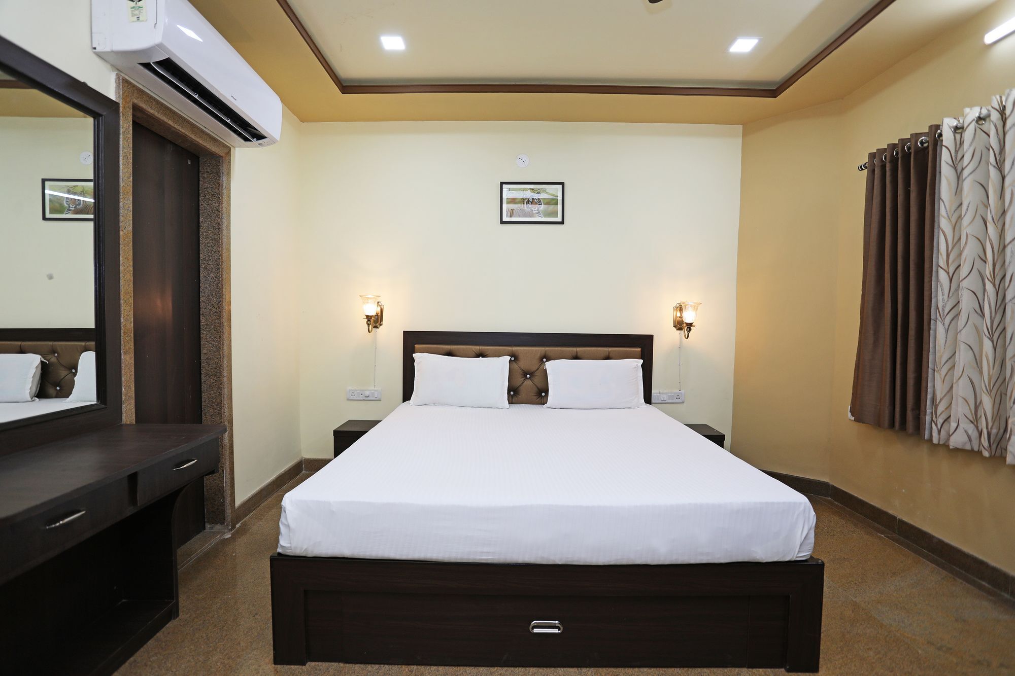 Oyo 9428 Hill View Room Goverdhan Vilas Udaipur Buitenkant foto