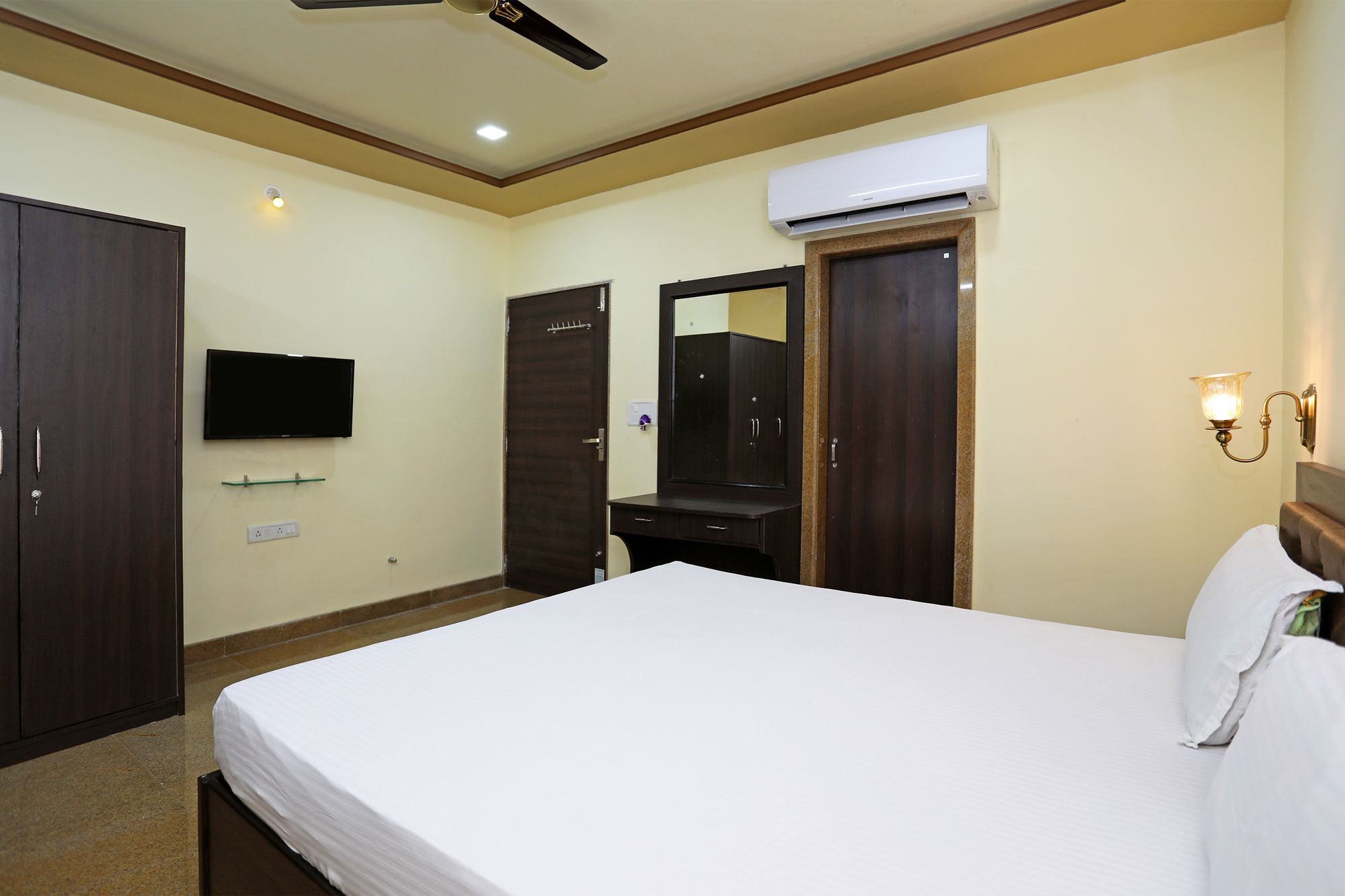 Oyo 9428 Hill View Room Goverdhan Vilas Udaipur Buitenkant foto
